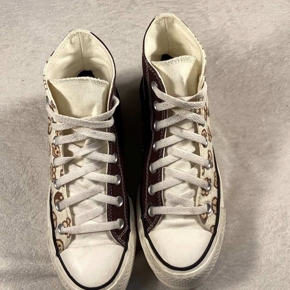 High-Top Canvas Sneakers in White and Brown Chuck Taylor W 6.5 M 4.5